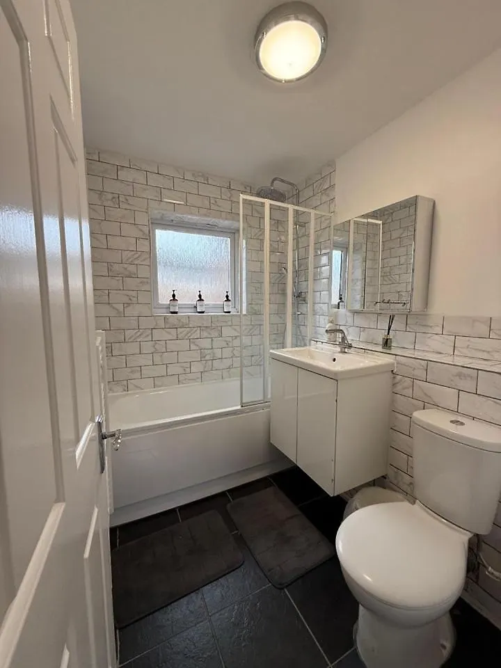 3Bed House In Canary Wharf With Parking London